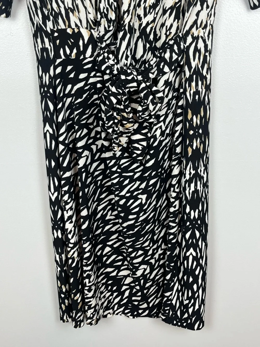 Talbots black beige & white tie detail stretchy poly spandex dress, size 10.